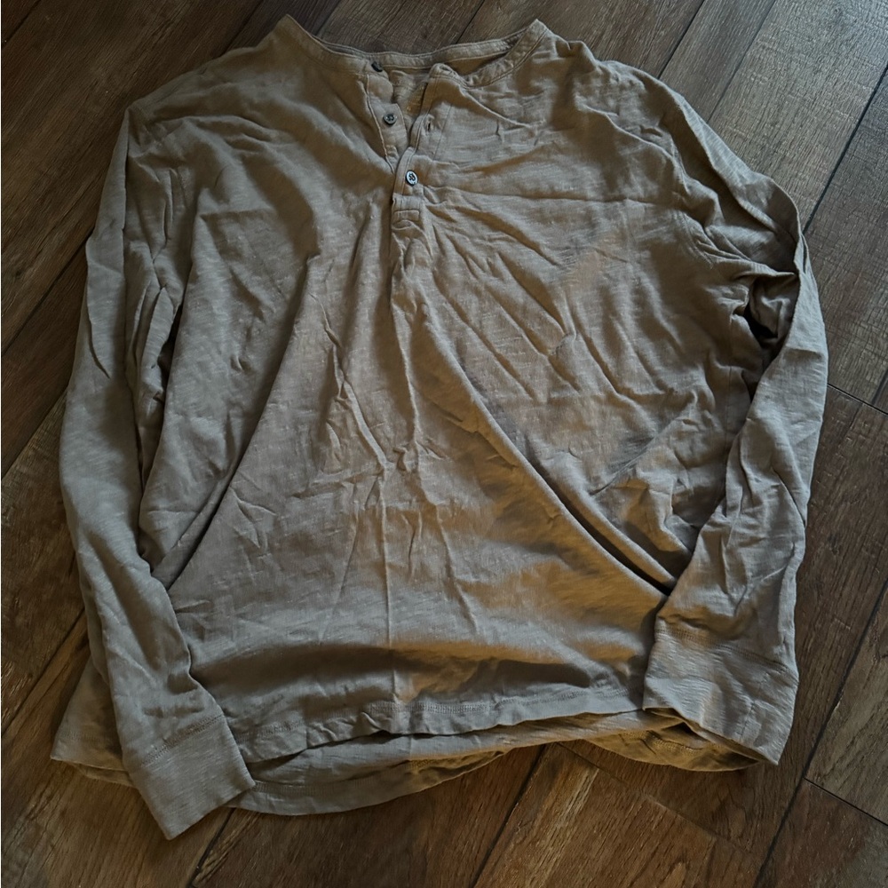 Banana Republic Vintage Henley Tee. Tan XL